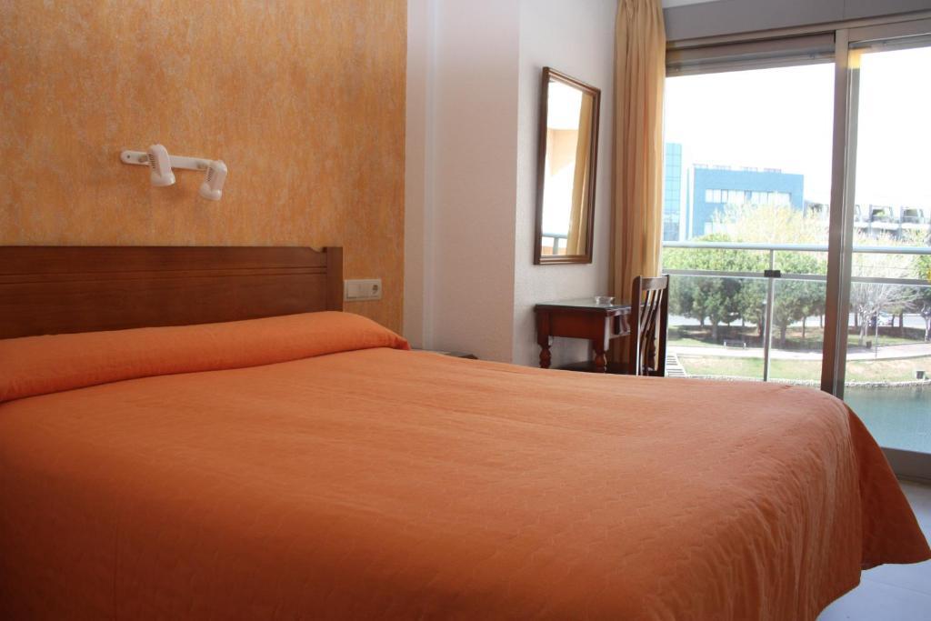 Marina Hotel 2*